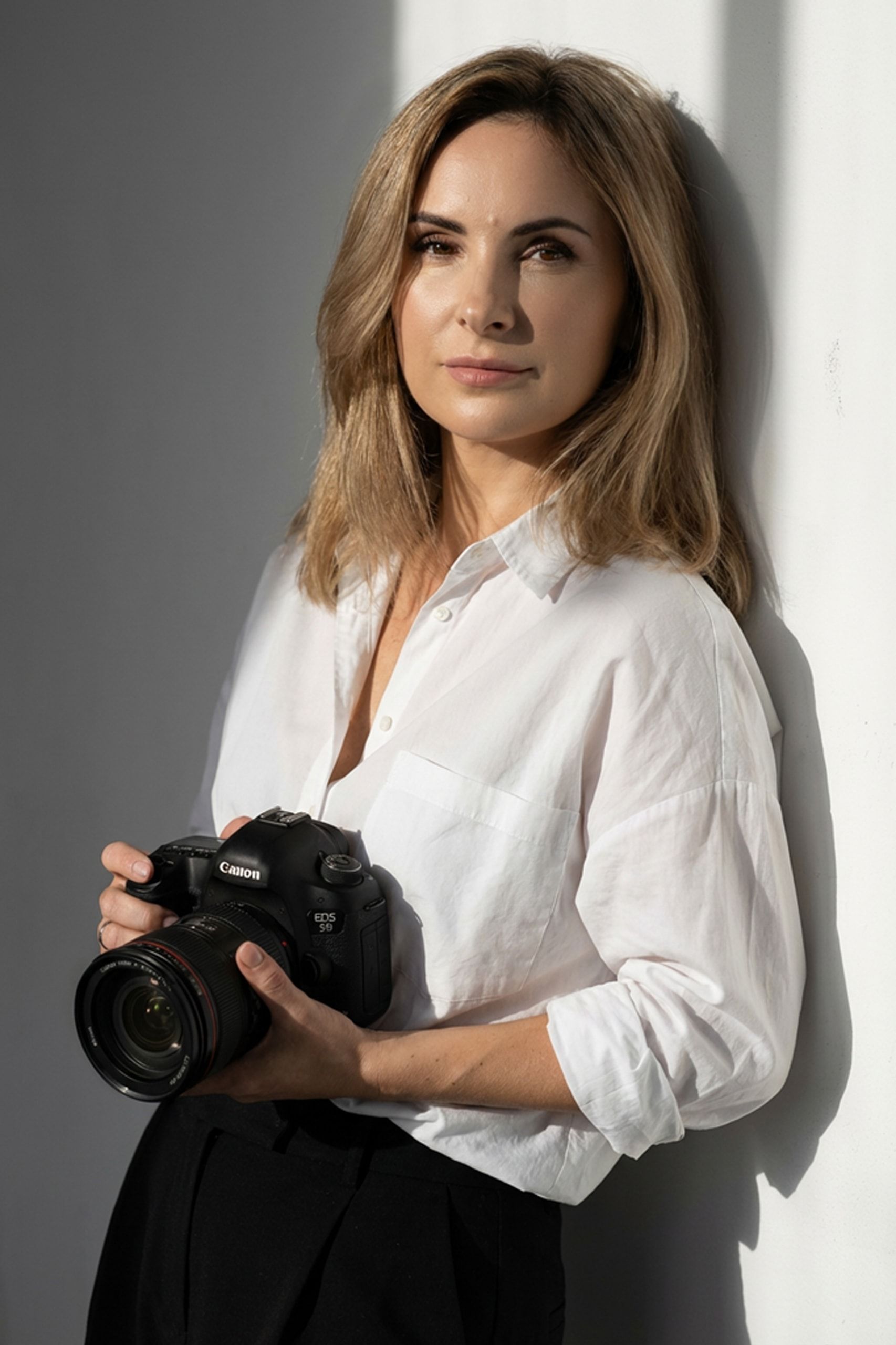 Фотограф Inara в своей студии в Риге